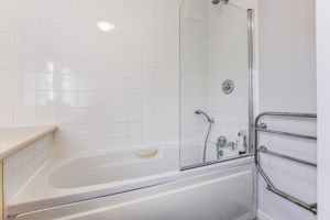 Family bathroom 2- click for photo gallery